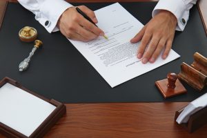 איך עורך דין יכול לעזור לכם להירשם כקבלנים